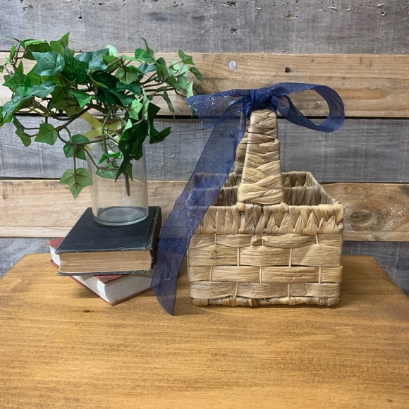 Rustic Woven Wicker Kitchen Utensil Caddy - Picture 2 of 8